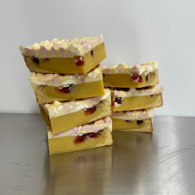 Eton Mess Blondie 🍓