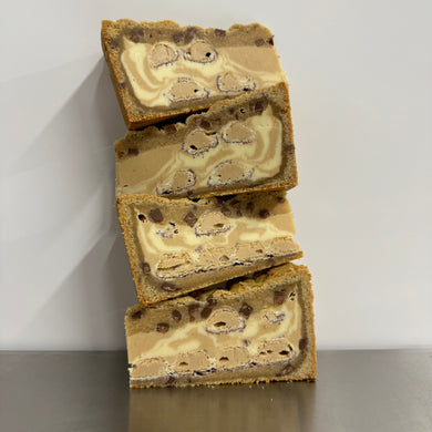 White Kinder Bueno MEGA Cookie Pie