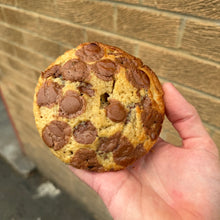 Load image into Gallery viewer, Banana Bread &amp; Milk Chocolate Cookie (3 left)