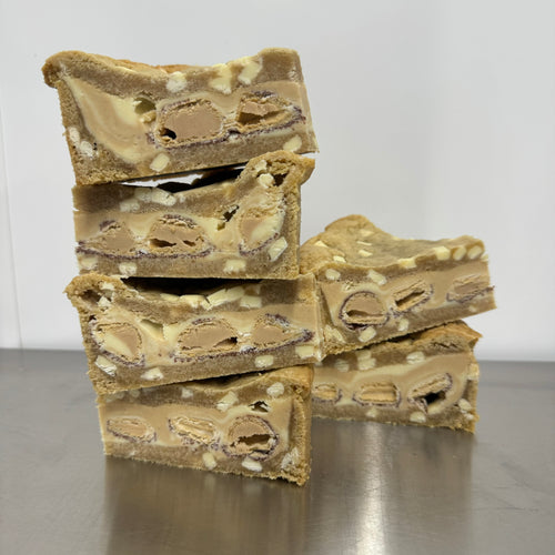 White Kinder Bueno Cookie Pie